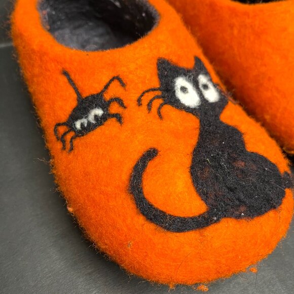 Handmade Wool Cat Slippers Size 6.5 Orange Black Spiderweb Halloween Spooky Goth - Picture 3 of 9